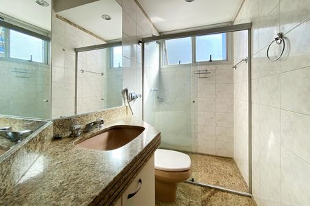Apartamento à venda com 88m², 2 quartos e 2 vagas Apartamento à venda com 88m², 2 quartos e 2 vagasBanheiro