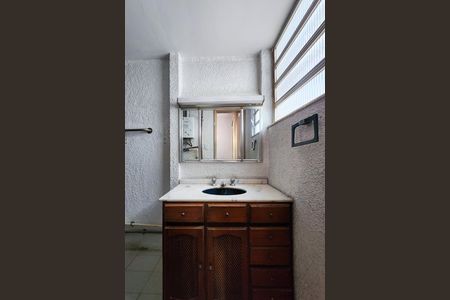 Apartamento para alugar com 65m², 2 quartos e sem vaga Apartamento para alugar com 65m², 2 quartos e sem vagaBanheiro da Suíte