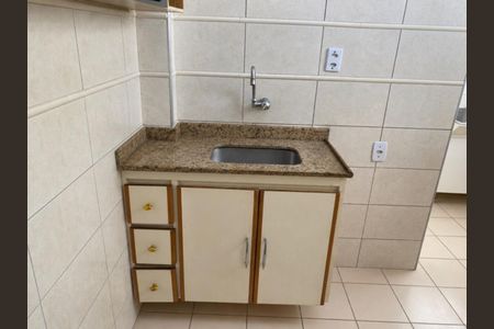 Cozinha de apartamento para alugar com 2 quartos, 50m² em Irajá, Rio de Janeiro