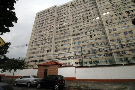 Fachada do Prédio de apartamento para alugar com 1 quarto, 45m² em Penha, Rio de Janeiro