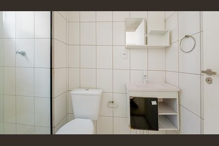 Banheiro de kitnet/studio para alugar com 1 quarto, 26m² em Vila Ré, São Paulo