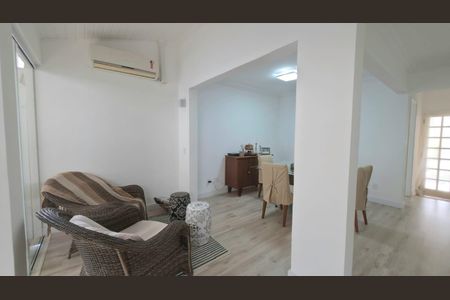 Sala de casa de condomínio para alugar com 3 quartos, 130m² em Jardim Santa Marcelina, Campinas