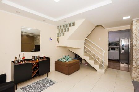 Sala de casa de condomínio à venda com 4 quartos, 120m² em Uberaba, Curitiba