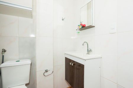 Banheiro de casa de condomínio à venda com 4 quartos, 120m² em Uberaba, Curitiba