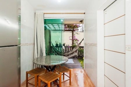 Cozinha de casa de condomínio à venda com 4 quartos, 120m² em Uberaba, Curitiba