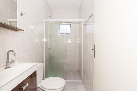 Banheiro de casa de condomínio à venda com 4 quartos, 120m² em Uberaba, Curitiba