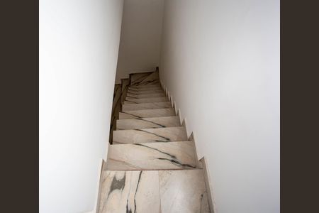 Escada de kitnet/studio à venda com 1 quarto, 34m² em Cidade Júlia, São Paulo
