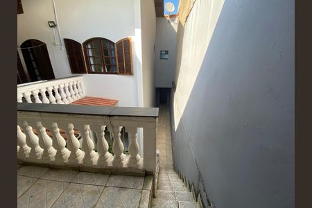 Casa para alugar com 213m², 2 quartos e 2 vagas Casa para alugar com 213m², 2 quartos e 2 vagasÁrea externa