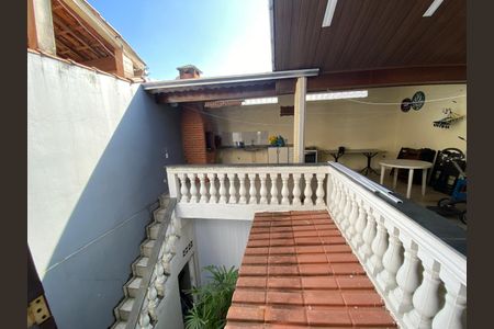 Casa para alugar com 213m², 2 quartos e 2 vagas Casa para alugar com 213m², 2 quartos e 2 vagasÁrea externa