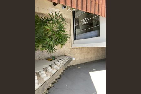 Casa para alugar com 213m², 2 quartos e 2 vagas Casa para alugar com 213m², 2 quartos e 2 vagasÁrea externa