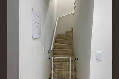 Casa para alugar com 213m², 2 quartos e 2 vagas Casa para alugar com 213m², 2 quartos e 2 vagasÁrea externa