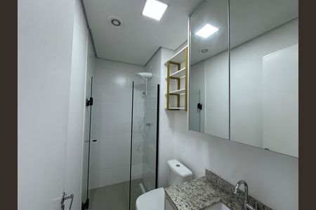 Banheiro de apartamento para alugar com 1 quarto, 43m² em Empresarial 18 do Forte, Barueri