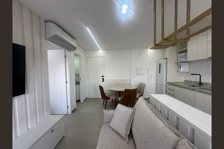 Sala de apartamento para alugar com 1 quarto, 43m² em Empresarial 18 do Forte, Barueri