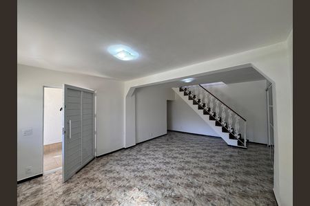 Casa de condomínio para alugar com 200m², 3 quartos e 3 vagas Casa de condomínio para alugar com 200m², 3 quartos e 3 vagasSala