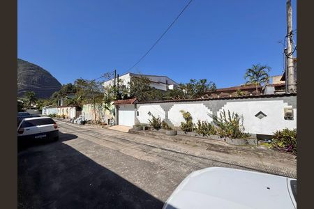 Casa de condomínio para alugar com 200m², 3 quartos e 3 vagas Casa de condomínio para alugar com 200m², 3 quartos e 3 vagasFachada