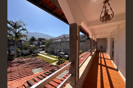 Casa de condomínio para alugar com 200m², 3 quartos e 3 vagas Casa de condomínio para alugar com 200m², 3 quartos e 3 vagasVaranda