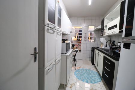 Cozinha de apartamento para alugar com 3 quartos, 65m² em Santa Mônica, Uberlândia