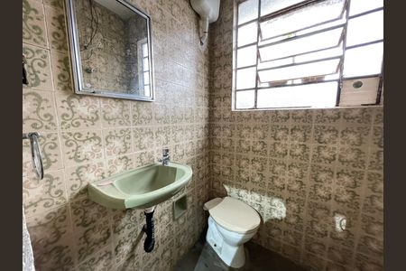 Banheiro de casa para alugar com 2 quartos, 60m² em Vila Universitaria, São Paulo