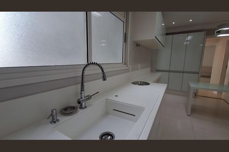 Apartamento para alugar com 175m², 3 quartos e 3 vagas Apartamento para alugar com 175m², 3 quartos e 3 vagasCozinha
