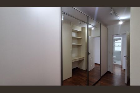 Apartamento para alugar com 175m², 3 quartos e 3 vagas Apartamento para alugar com 175m², 3 quartos e 3 vagasCloset