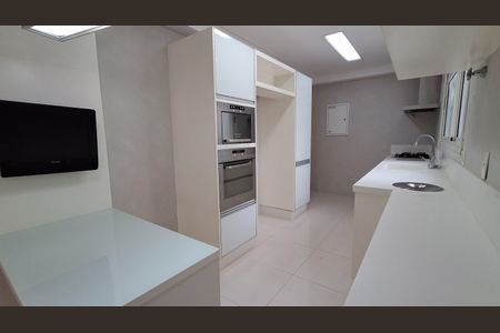 Apartamento para alugar com 175m², 3 quartos e 3 vagas Apartamento para alugar com 175m², 3 quartos e 3 vagasCozinha