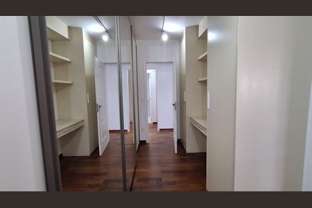 Apartamento para alugar com 175m², 3 quartos e 3 vagas Apartamento para alugar com 175m², 3 quartos e 3 vagasCloset