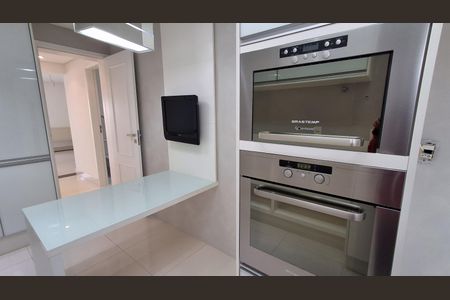 Apartamento para alugar com 175m², 3 quartos e 3 vagas Apartamento para alugar com 175m², 3 quartos e 3 vagasCozinha