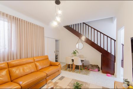 Casa à venda com 150m², 4 quartos e sem vaga Casa à venda com 150m², 4 quartos e sem vagaSala