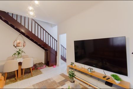 Casa à venda com 150m², 4 quartos e sem vaga Casa à venda com 150m², 4 quartos e sem vagaSala