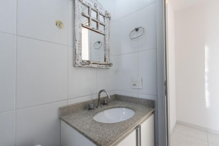 Banheiro do Corredor de apartamento para alugar com 2 quartos, 56m² em Lapa, São Paulo
