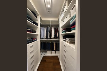 Casa de condomínio para alugar com 250m², 4 quartos e 3 vagas Casa de condomínio para alugar com 250m², 4 quartos e 3 vagasCloset da suíte 3 - Principal