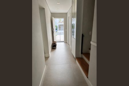 Casa de condomínio para alugar com 250m², 4 quartos e 3 vagas Casa de condomínio para alugar com 250m², 4 quartos e 3 vagasEntrada