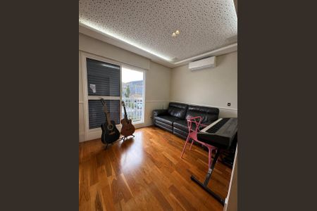 Casa de condomínio para alugar com 250m², 4 quartos e 3 vagas Casa de condomínio para alugar com 250m², 4 quartos e 3 vagasSala de TV