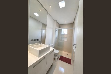 Casa de condomínio para alugar com 250m², 4 quartos e 3 vagas Casa de condomínio para alugar com 250m², 4 quartos e 3 vagasBanheiro da Suíte 2