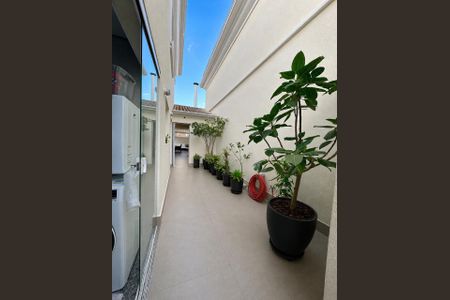 Casa de condomínio para alugar com 250m², 4 quartos e 3 vagas Casa de condomínio para alugar com 250m², 4 quartos e 3 vagasÁrea Externa