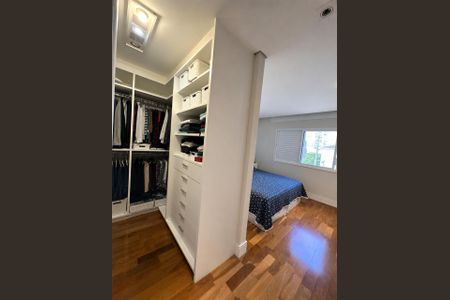 Casa de condomínio para alugar com 250m², 4 quartos e 3 vagas Casa de condomínio para alugar com 250m², 4 quartos e 3 vagasCloset da suíte 3 - Principal