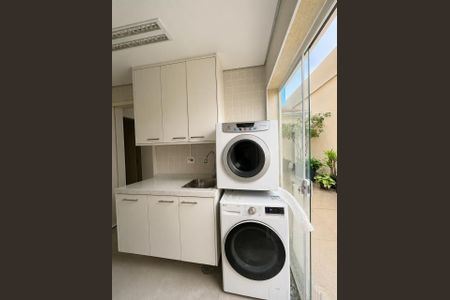 Casa de condomínio para alugar com 250m², 4 quartos e 3 vagas Casa de condomínio para alugar com 250m², 4 quartos e 3 vagasÁrea de Serviço