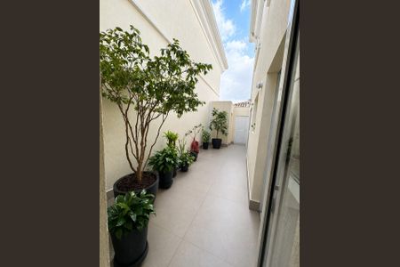 Casa de condomínio para alugar com 250m², 4 quartos e 3 vagas Casa de condomínio para alugar com 250m², 4 quartos e 3 vagasÁrea Externa