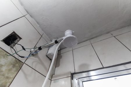 Banheiro de apartamento para alugar com 2 quartos, 48m² em Conjunto Residencial José Bonifácio, São Paulo
