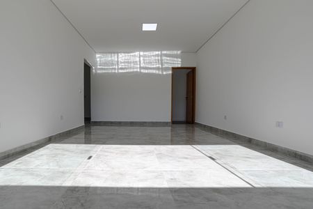 Casa para alugar com 319m², 6 quartos e 4 vagas Casa para alugar com 319m², 6 quartos e 4 vagasQuarto 2