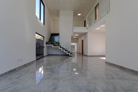 Casa para alugar com 6 quartos, 319m² em Fazenda Rodeio, Mogi das Cruzes