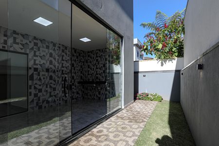 Casa para alugar com 319m², 6 quartos e 4 vagas Casa para alugar com 319m², 6 quartos e 4 vagasQuintal