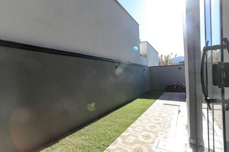 Casa para alugar com 319m², 6 quartos e 4 vagas Casa para alugar com 319m², 6 quartos e 4 vagasQuintal
