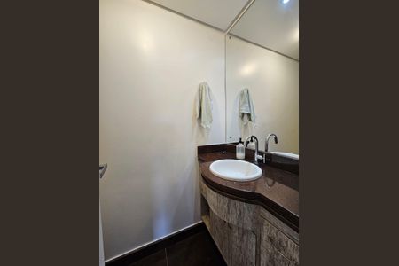 Banheiro de apartamento para alugar com 3 quartos, 136m² em Jardim Itu, Porto Alegre