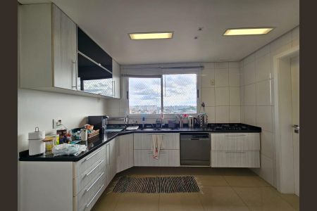 Cozinha de apartamento para alugar com 3 quartos, 136m² em Jardim Itu, Porto Alegre