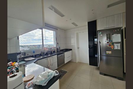 Cozinha de apartamento para alugar com 3 quartos, 136m² em Jardim Itu, Porto Alegre