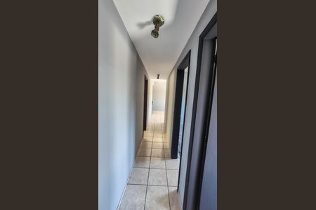 Corredor de apartamento para alugar com 3 quartos, 85m² em Ramos, Rio de Janeiro