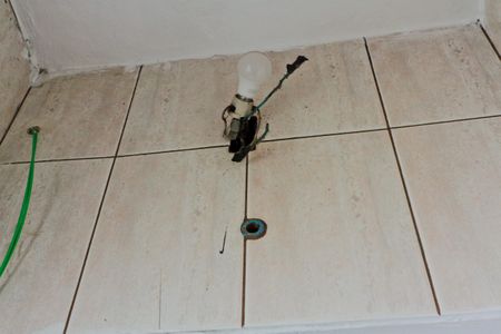 Banheiro de casa para alugar com 2 quartos, 95m² em Parque Peruche, São Paulo