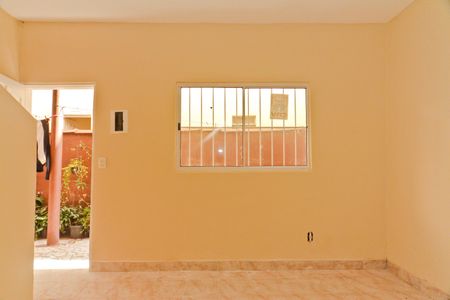 Sala de casa para alugar com 2 quartos, 95m² em Parque Peruche, São Paulo