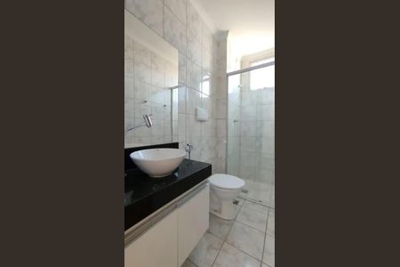 Banheiro  de apartamento para alugar com 2 quartos, 57m² em Grajaú, Belo Horizonte